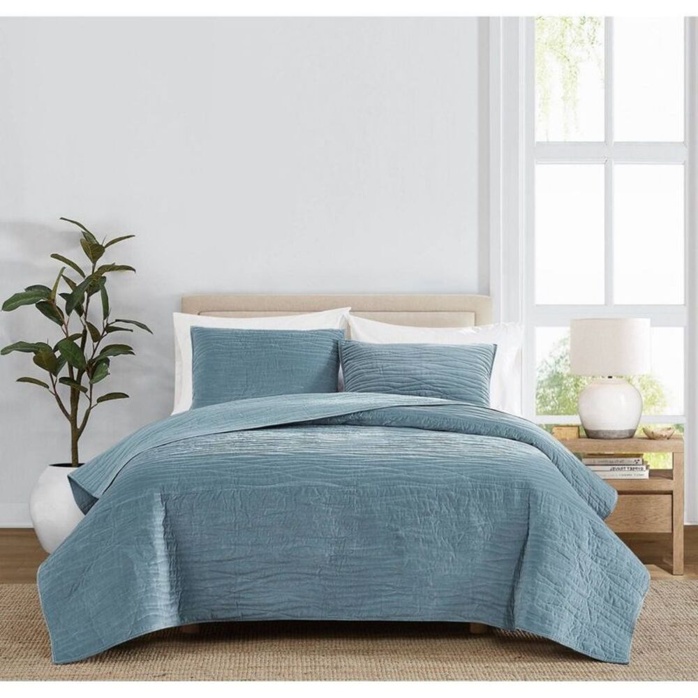 Royal Velvet King Wavy Quilt Set Blue